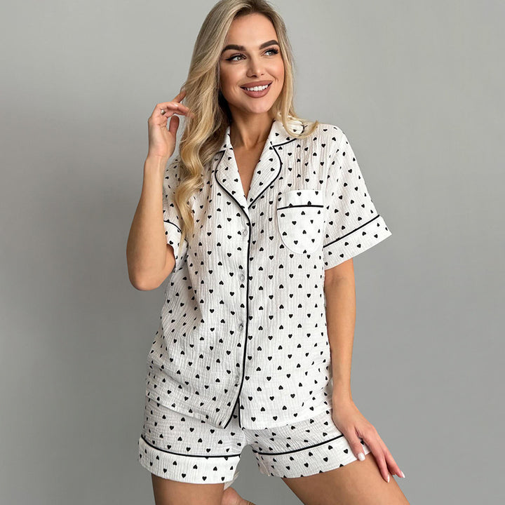 Dame kortærmet pyjamasæt med hjerteprint og elegant design Stilla