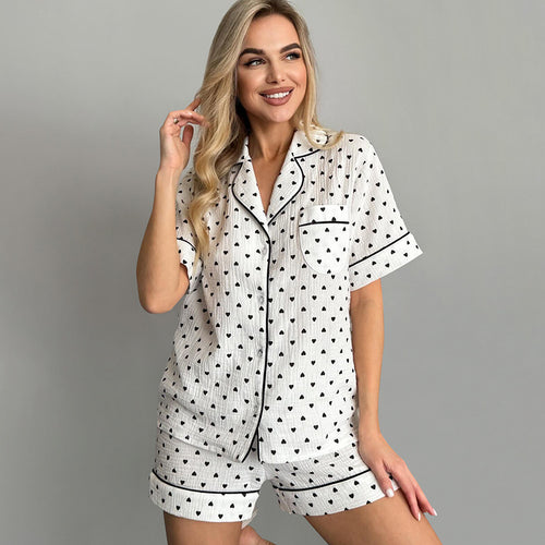 Dame kortærmet pyjamasæt med hjerteprint og elegant design Stilla