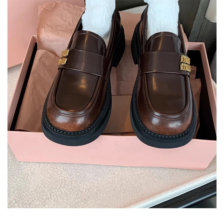 Dame elegante loafers med markant metaldekoration og komfortabel sål Stilla