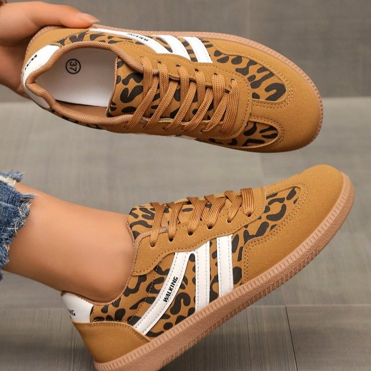 Dame Glitrende Sneakers med moderigtigt Overmateriale og behagelig Sål Stilla