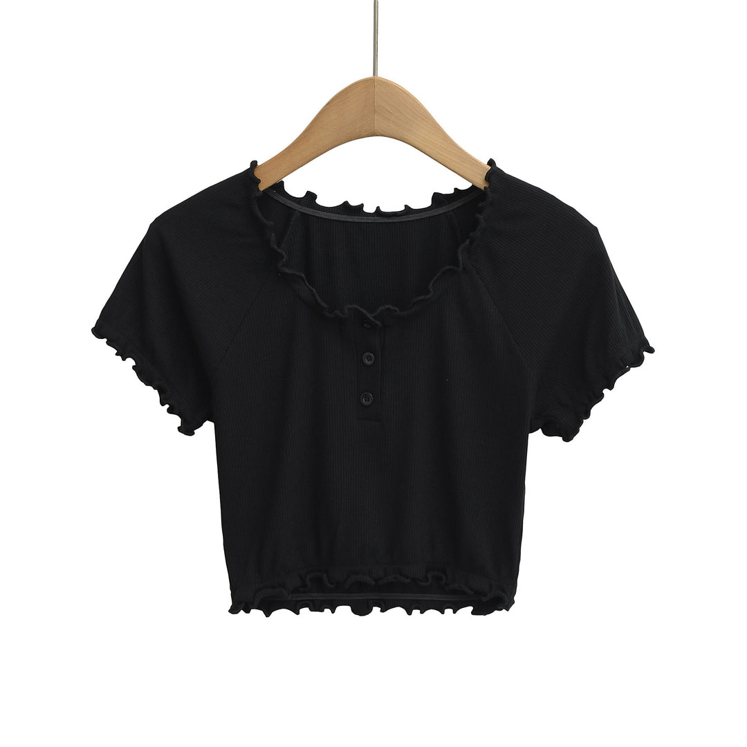 Dame cropped T-shirt med flæsedetaljer og knaplukning Stilla