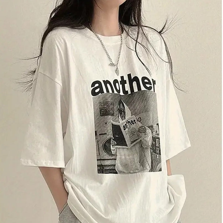 Dame T-shirt med kunstnerisk grafiktryk og moderne snit Stilla