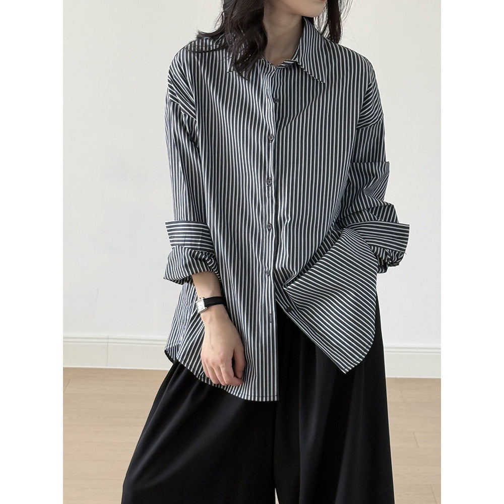 Damebluse med moderne omslagsdesign og elegante pufærmer Stilla