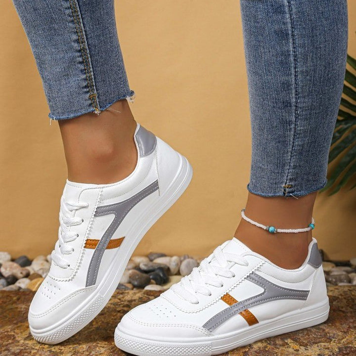 Dame Sneakers med sporty design og modeaccent Stilla