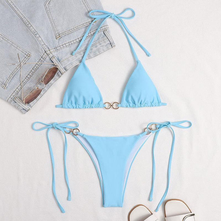 Dame triangelt bikini sæt med raffinerede ruffle detaljer og gyldne accenter Skovae