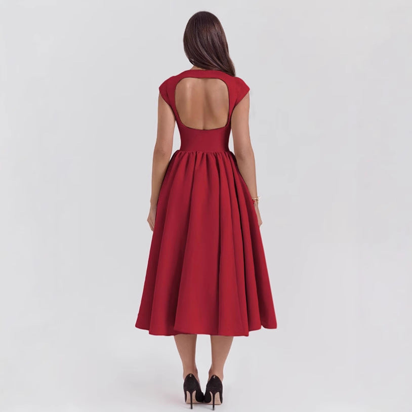 Dame cocktailkjole med elegant A-linje silhuet og rynket skirt Stilla