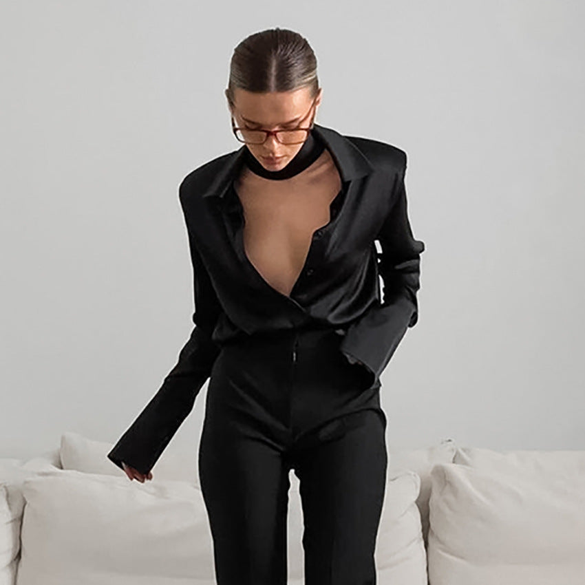Dame chiffonbluse med højtstående krave og elegante detaljer Stilla
