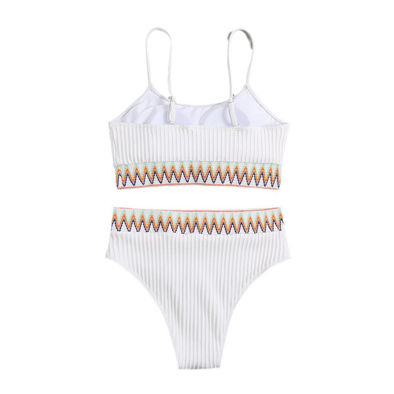 Dame Bikini-sæt med modedesign i rib og legende zigzag-accenter Stilla