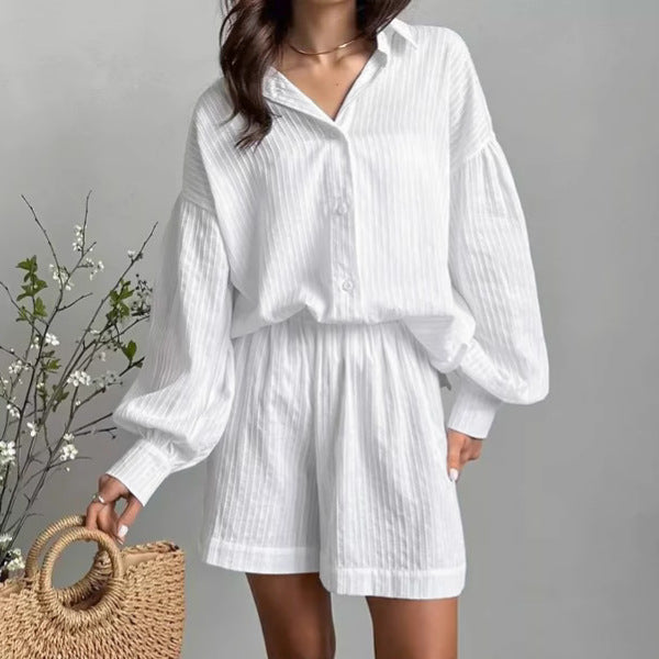 Dame afslappet sæt bestående af stribet kortærmet skjorte og shorts Stilla