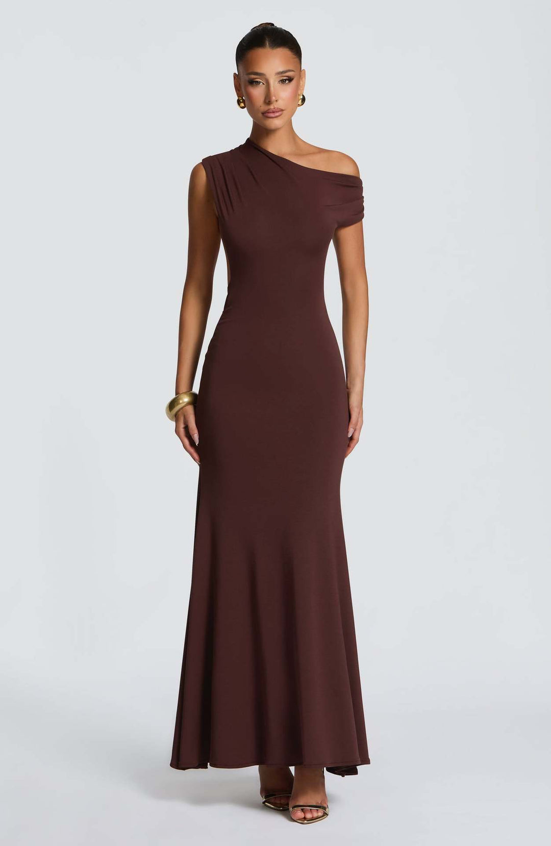 Kvinders elegante asymmetrisk maxikjole med off-shoulder design Skovae