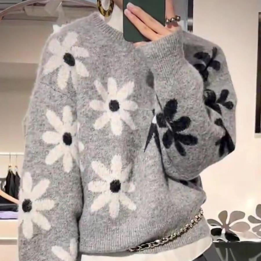 Kvinders hyggelige strikket trøje med blomster mønster og blødt materiale Stilla