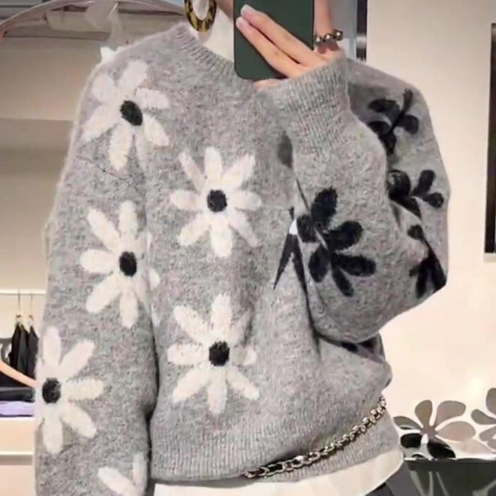 Kvinders hyggelige strikket trøje med blomster mønster og blødt materiale Stilla