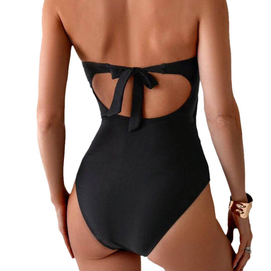Damer Elegant Bandeau-badedragt med trinøst design og gyldne accenter Stilla