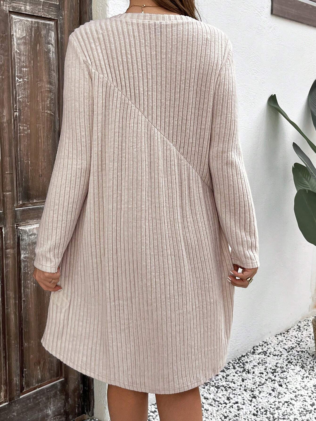 Dame casual Jersey kjole med elegante ribdetaljer og lange ærmer Stilla
