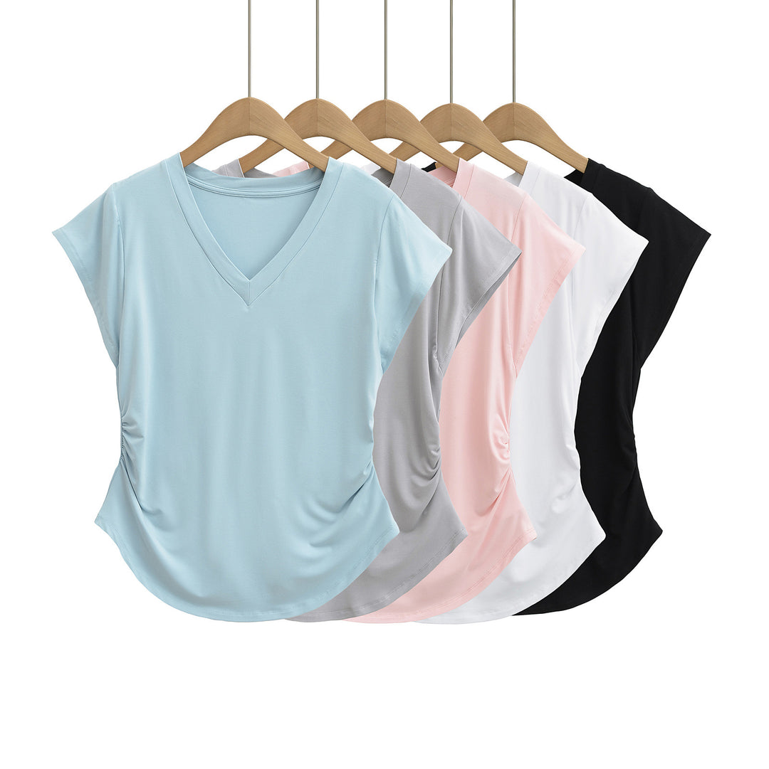 Dame V-hals T-shirt med afslappede detaljer og figurspillende snit Stilla