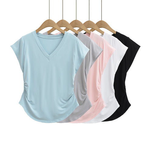 Dame V-hals T-shirt med afslappede detaljer og figurspillende snit Stilla