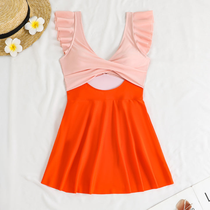 Dame one-piece badedragt med feminint indpakningsdesign og cut-out-detaljer Skovae