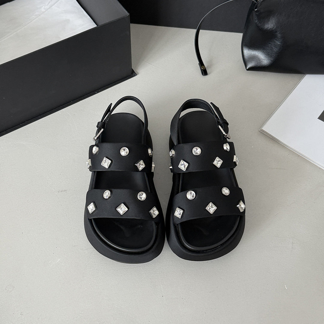 Femme stilfuldt udsmykkede skridsikre sandaler Stilla