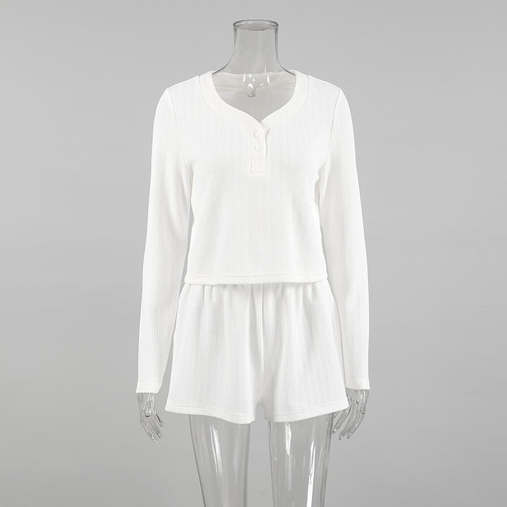 Dame pyjamasæt med langærmet Henley-overdel og løse shorts Stilla