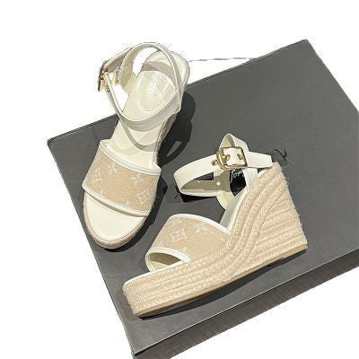 Dame Wedge-sandaler med raffineret rem-design og behagelig sål Stilla