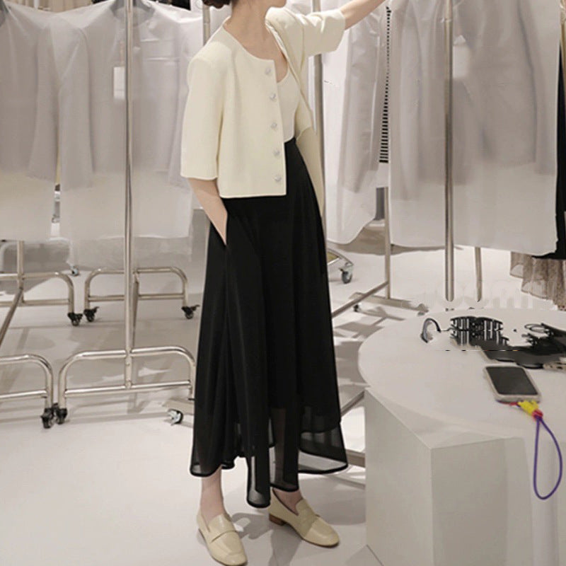 Dame elegant kort jakke med struktureret design og fashionable knapdetaljer Stilla