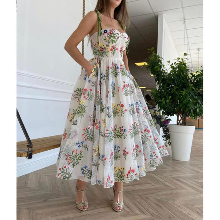 Dame sommermaxikjole med blomsterbroderier og praktiske lommer Stilla