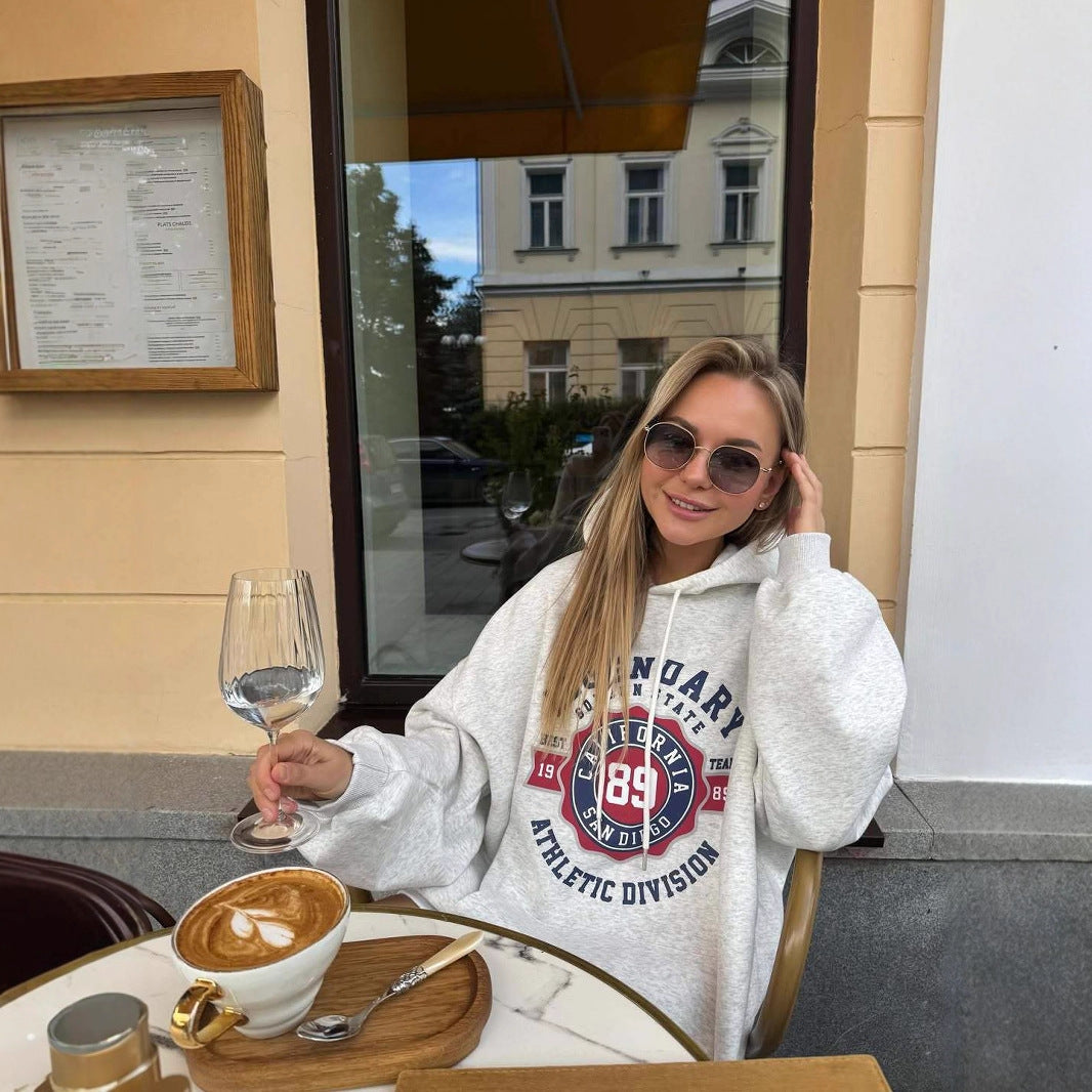 Kvinders komfortable hætte sweatshirt med sporty grafisk print og loose fit Stilla