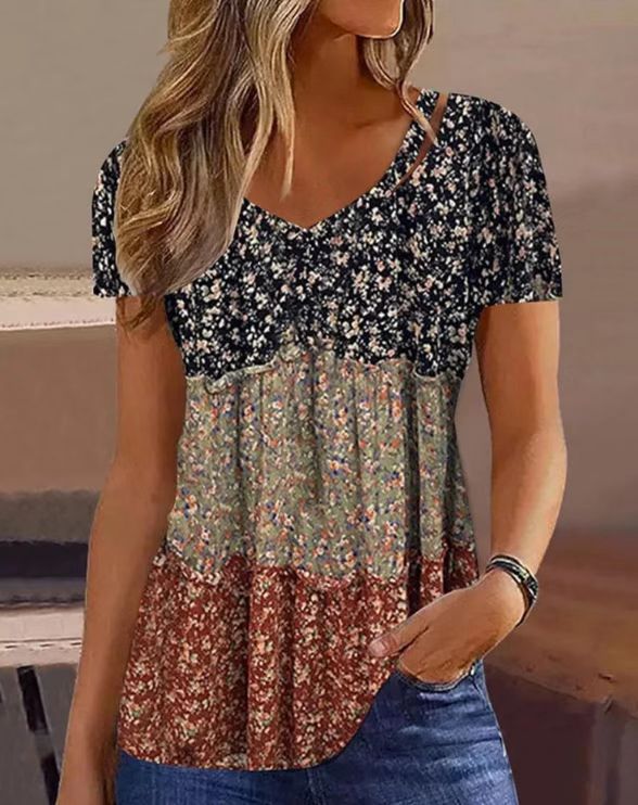 Dame bluse skjorte med floralt patchwork og V-hals Stilla