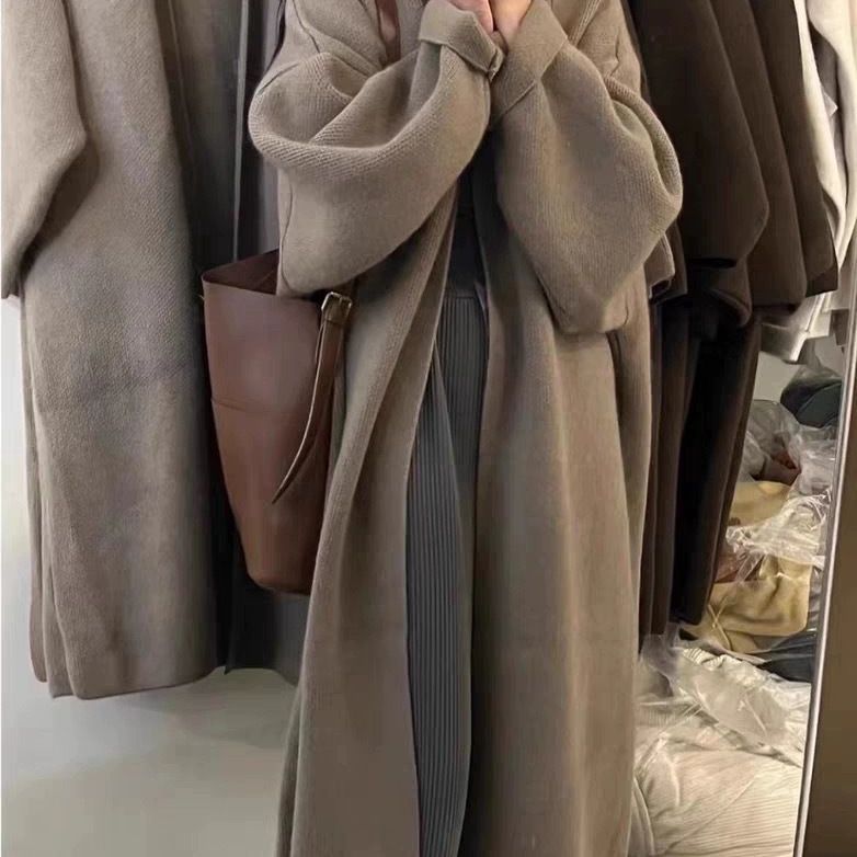 Dame lang strikjakke med oversized pasform og blødt fleecefor