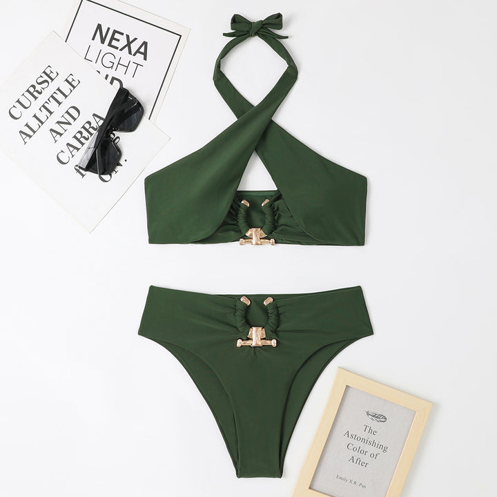 Dame Bikini-sæt med kreativt halterdesign og elegant guldaccent Stilla