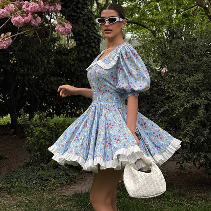 Dame blomsterprintet minikjole med puffærmer og flæsedetaljer Stilla