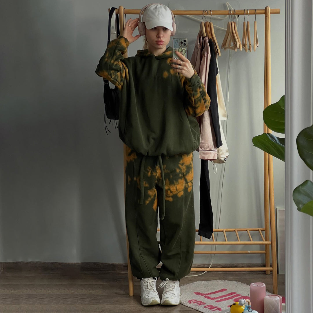Ladies sporty hoodie and jogger set with unique tie-dye pattern Stilla