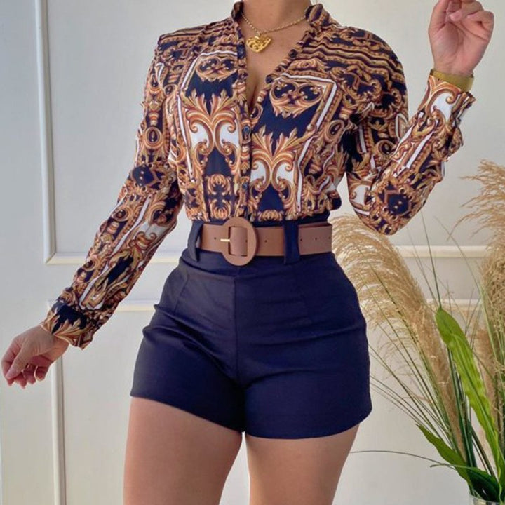Damebluse med blomsterdesign og elegant snit Stilla