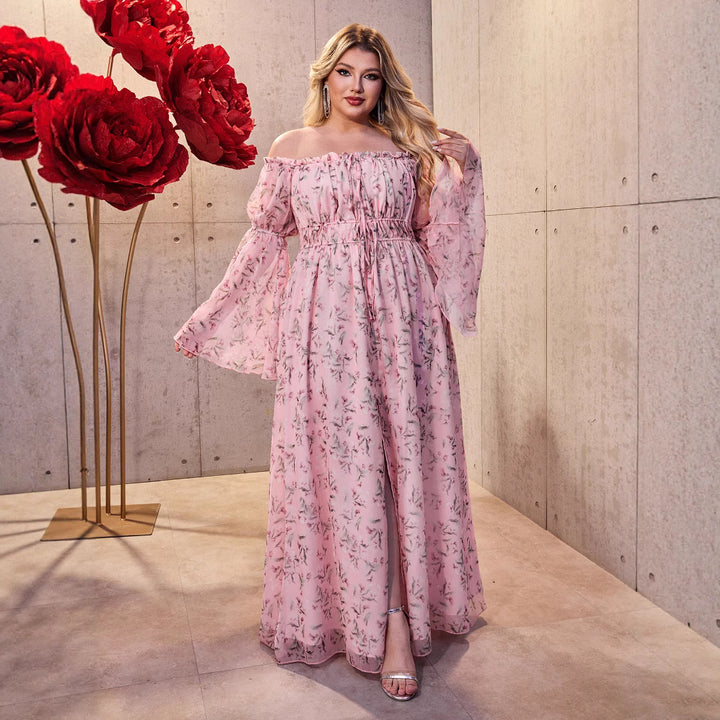 Damernes maxikjole med off-shoulder design og blomsterdetaljer Stilla