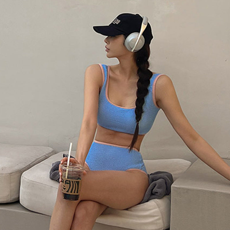Dame bikini sæt med moderne ribdesign og høj talje Skovae