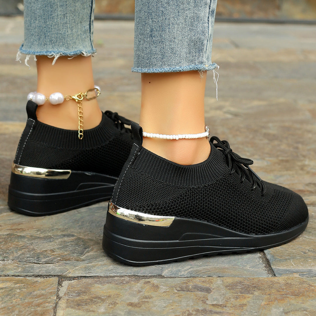 Dame Elegante og sporty Sneakers med åndbart strikmateriale og komfortabel plateau Stilla
