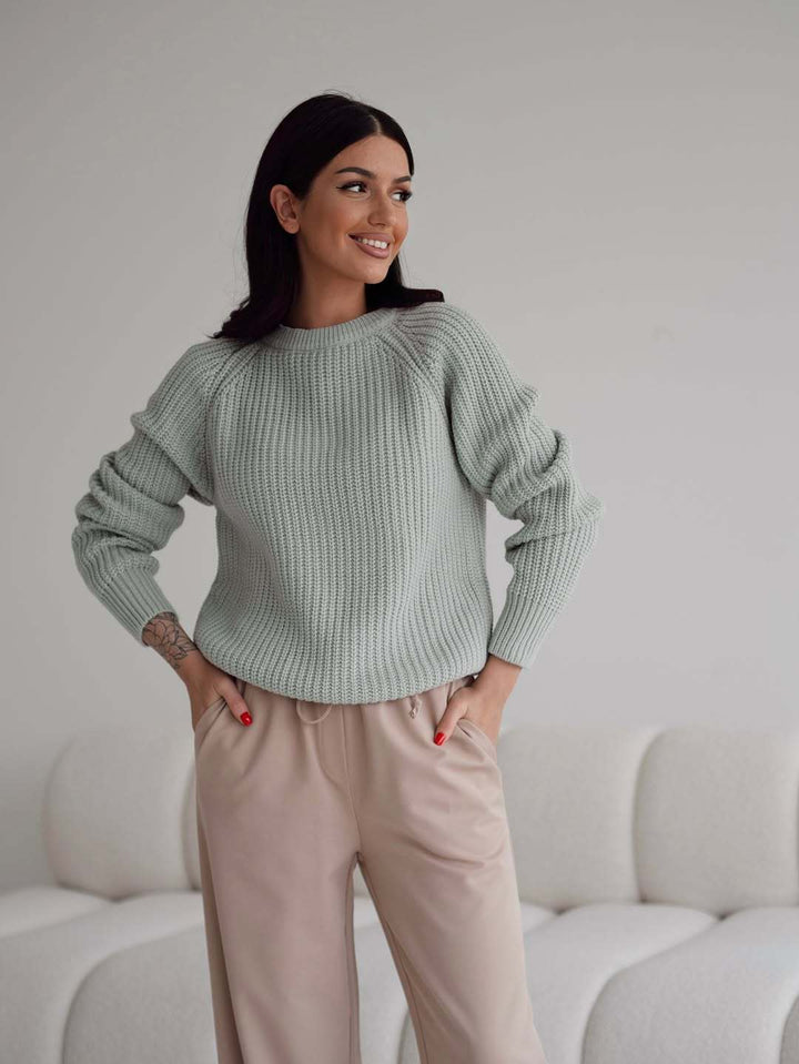 Kvindernes strikkede sweater med elegante ærmekanter Stilla