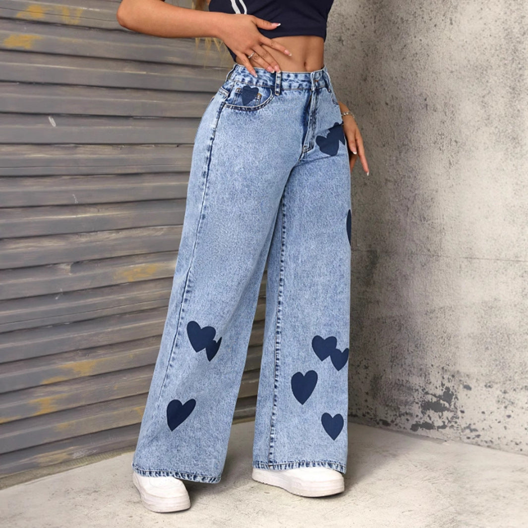 Kvindernes brede jeans med hjerteapplikationer Stilla