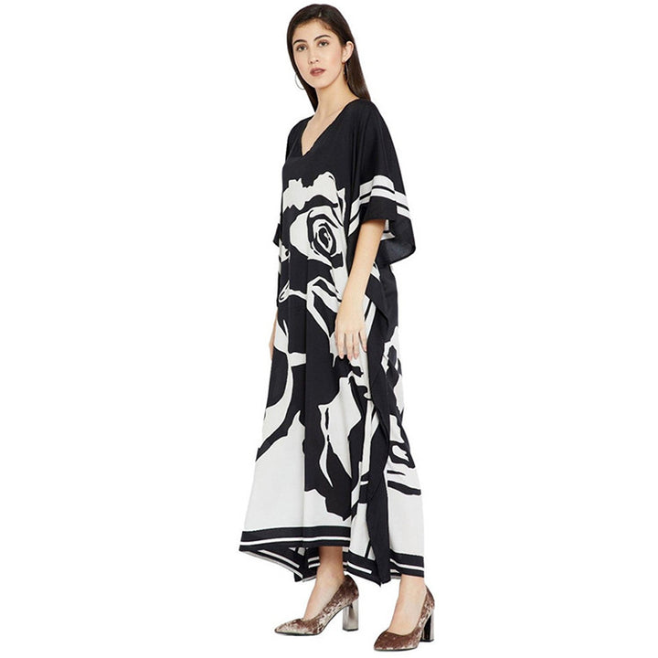 Dame Maxikjole i stilfuldt Kaftan-design med kunstnerisk tryk Stilla