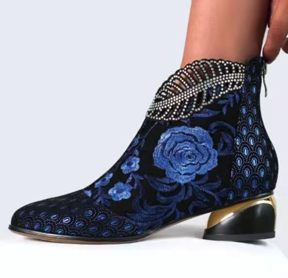 Dame støvler med kunstnerisk floral broderi og unikt hældesign Stilla
