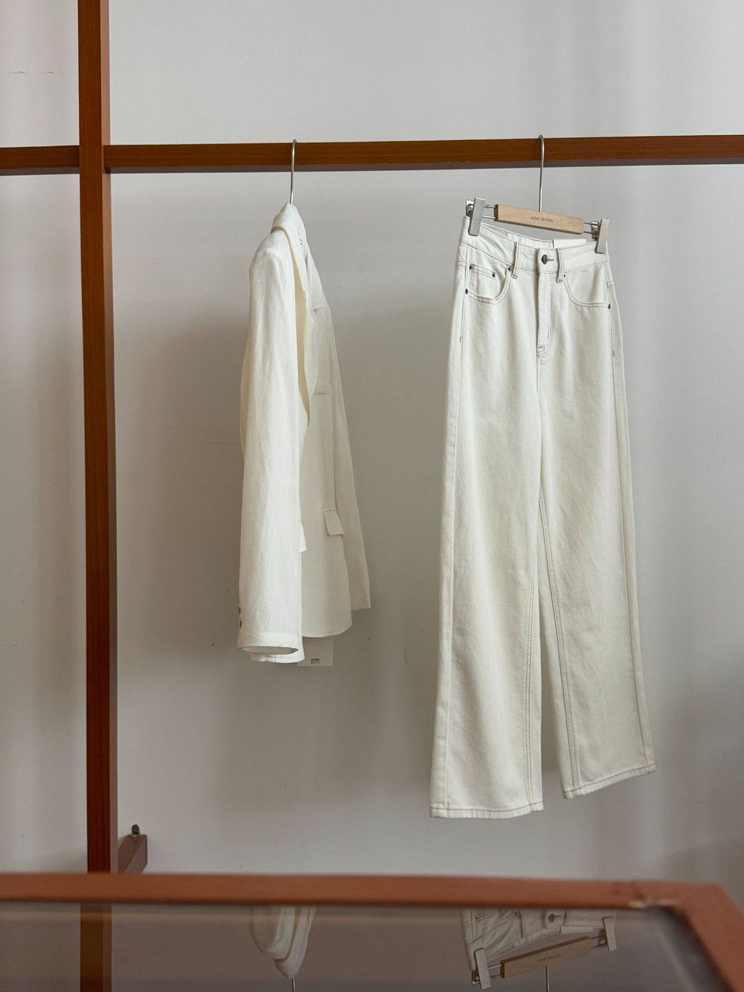 Dame bred Denim-blazer med elegant pasform og kombinerede bukser Stilla