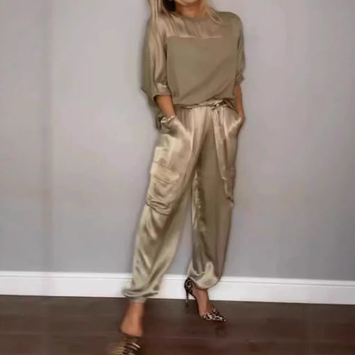 Dame Satin-Loungewear-Sæt med praktiske cargo-lommer og elastisk bukseelastik Stilla