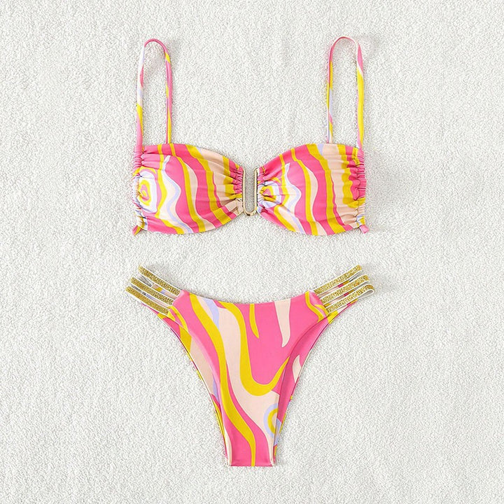 Damebikini med moderigtige flæsedetaljer og trendy farvegradient Skovae