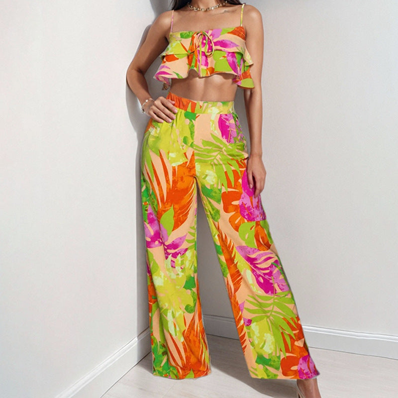 Dame to-delt sommeroutfit med ruffle-bluse og vide bukser Stilla