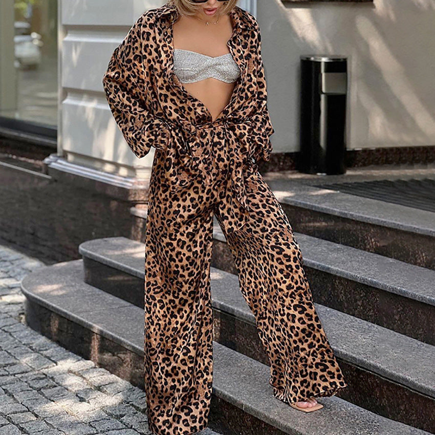 Dame pyjamasæt med leopardmønster og løst snit Stilla