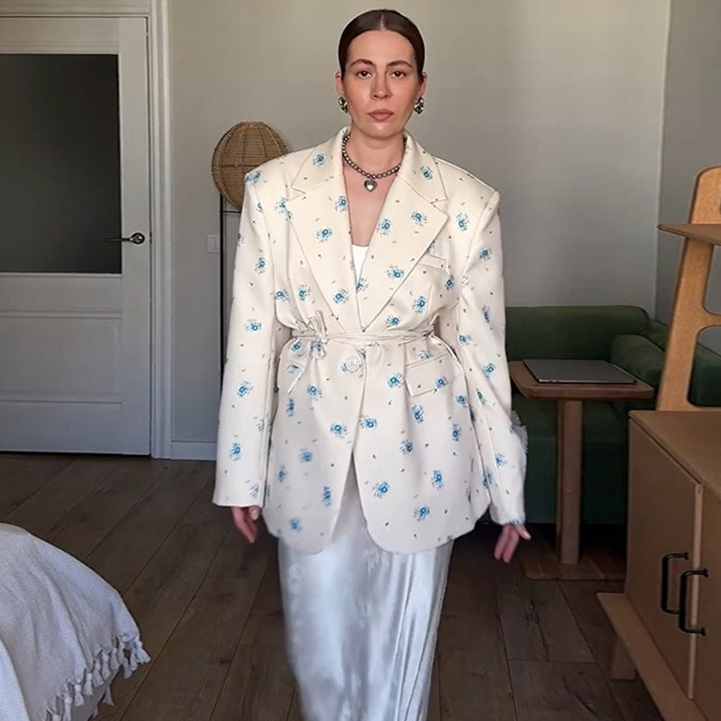Dame Mode Oversized Blazerjakke med Taljebælte og blomsterdetaljer Stilla