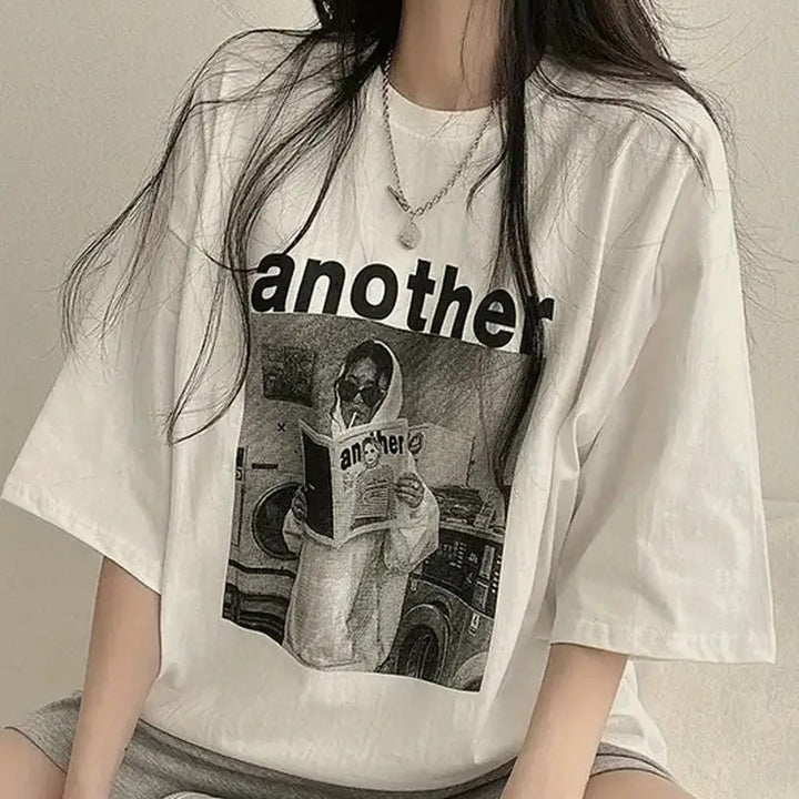 Dame T-shirt med kunstnerisk grafiktryk og moderne snit Stilla