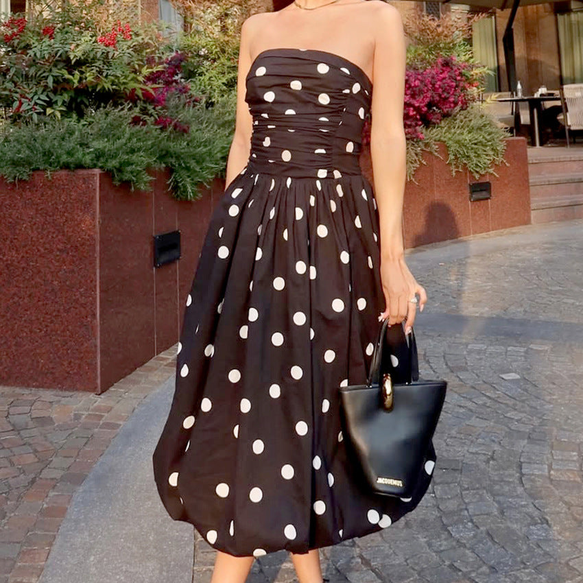 Dame Cocktailkjole med off-shoulder design og voluminøs nederdel Stilla