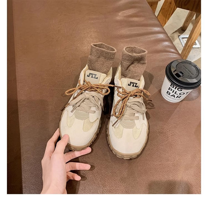 Dame Sporty Sneakers lavet af kvalitetsnubuck med skridsikker sål og åndbar polstring Stilla