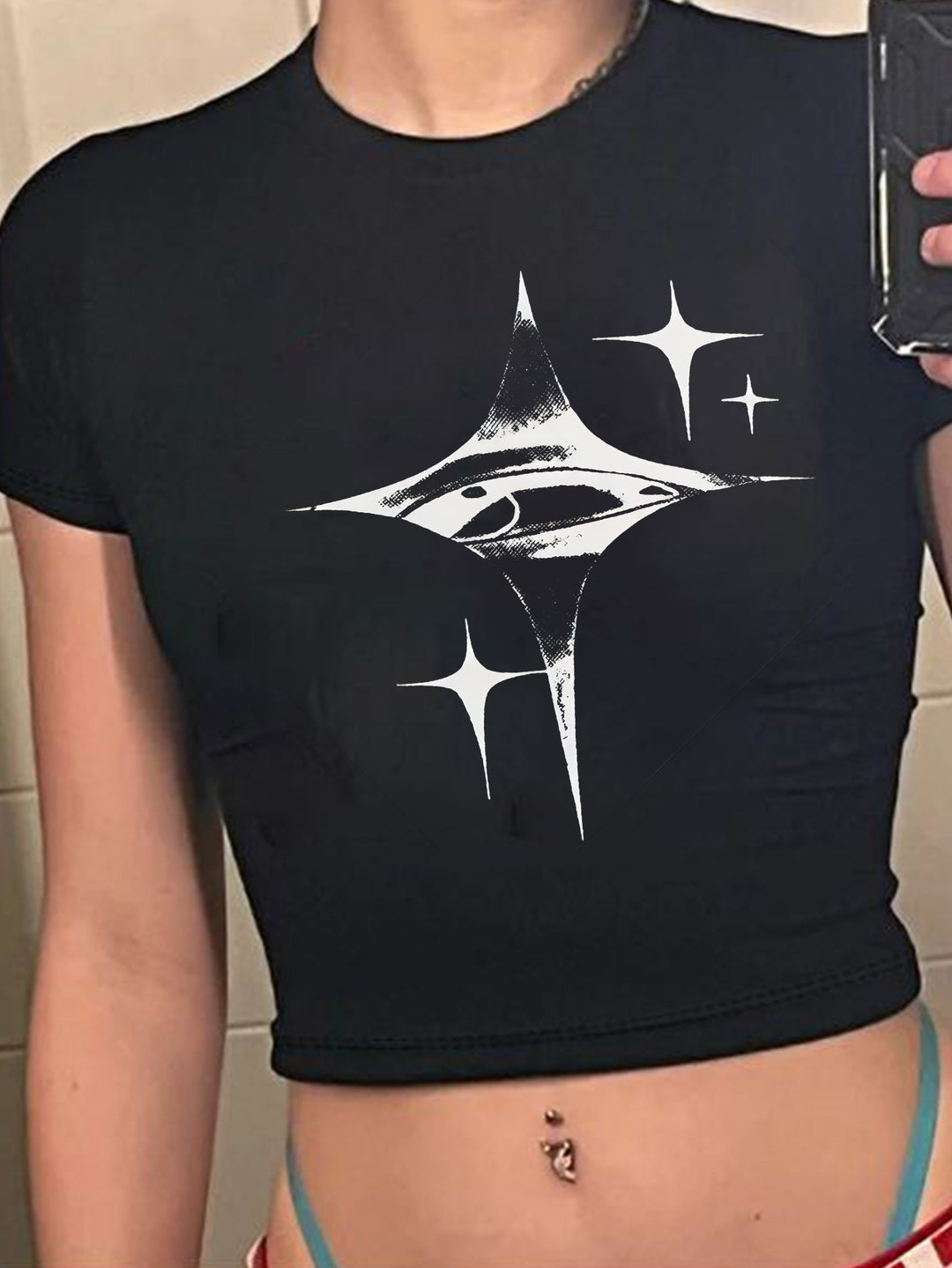 Dame Crop-T-Shirt med iøjnefaldende statement-print Skovae